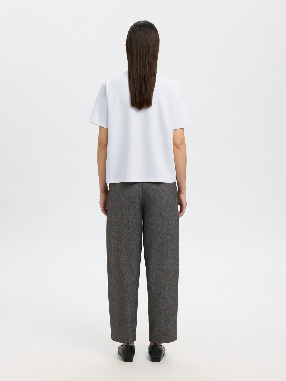 model_shot-back